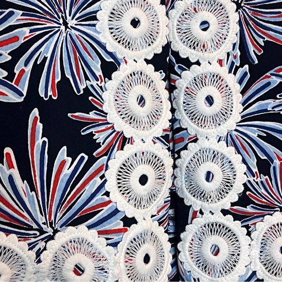 Crown & Ivy Casual Skort Navy with Red White Floral Print Womens Size 16 - Picture 2 of 12